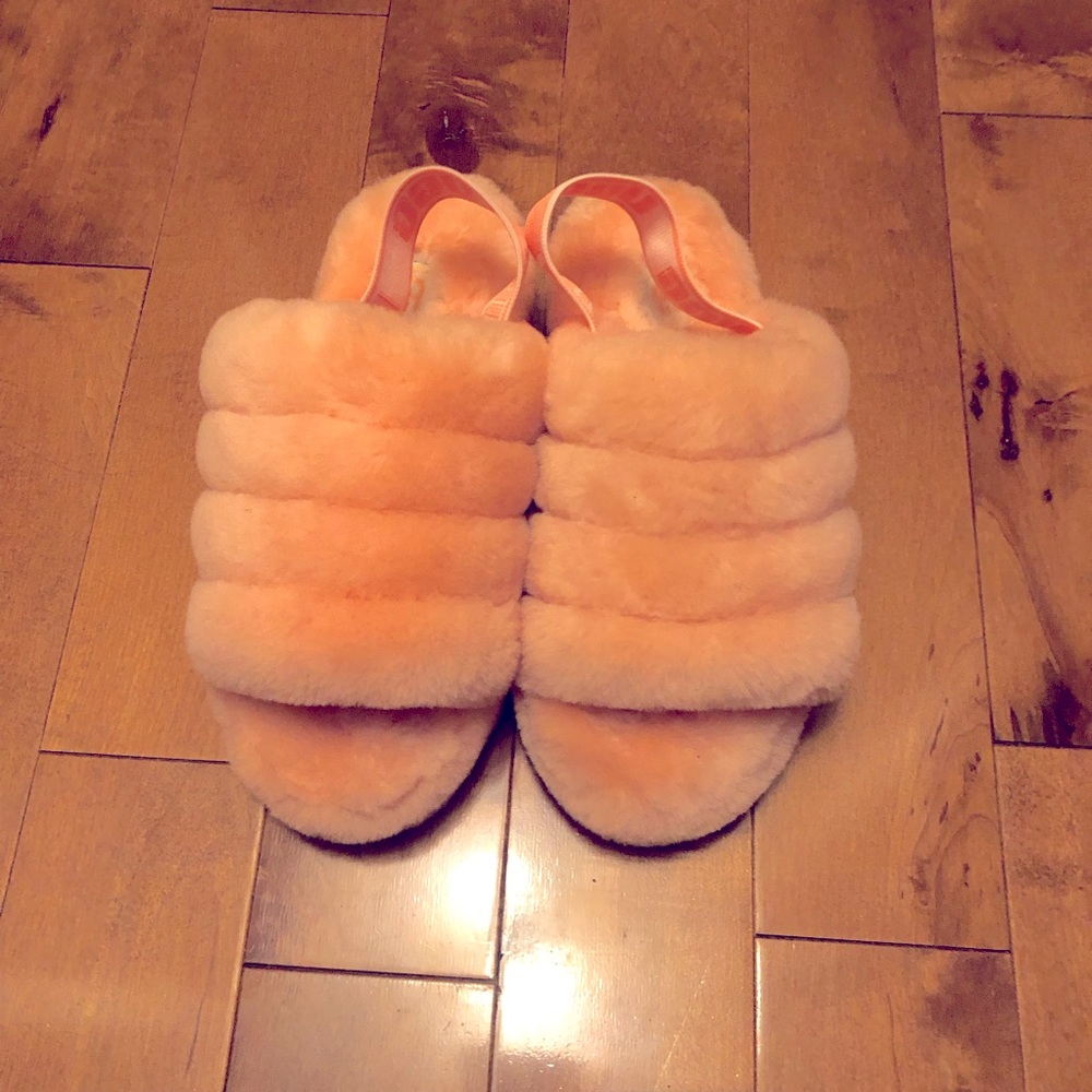 Amazing Condition Pink Platform UGG Fluffy Slippers with UGG Strap. Size 5.